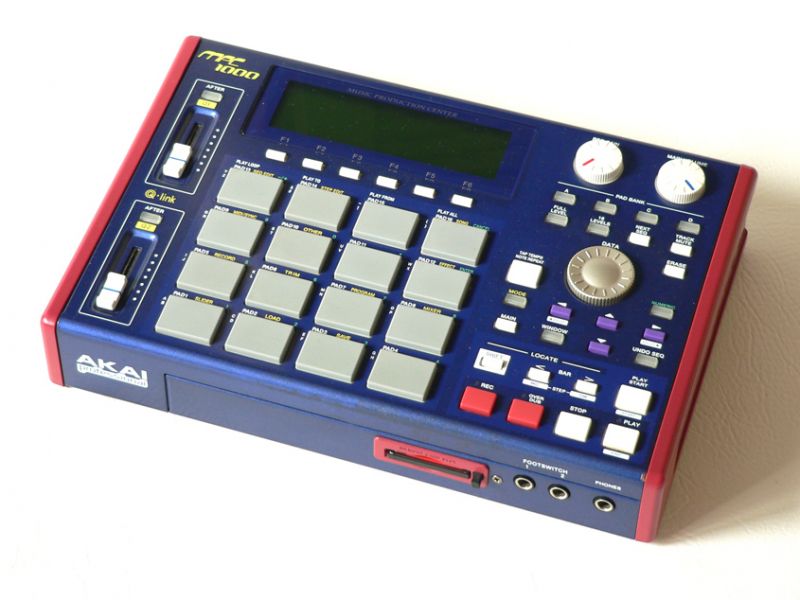 MPC1000_Ring_TomTomMagazine_Female Beatmakers_Sara